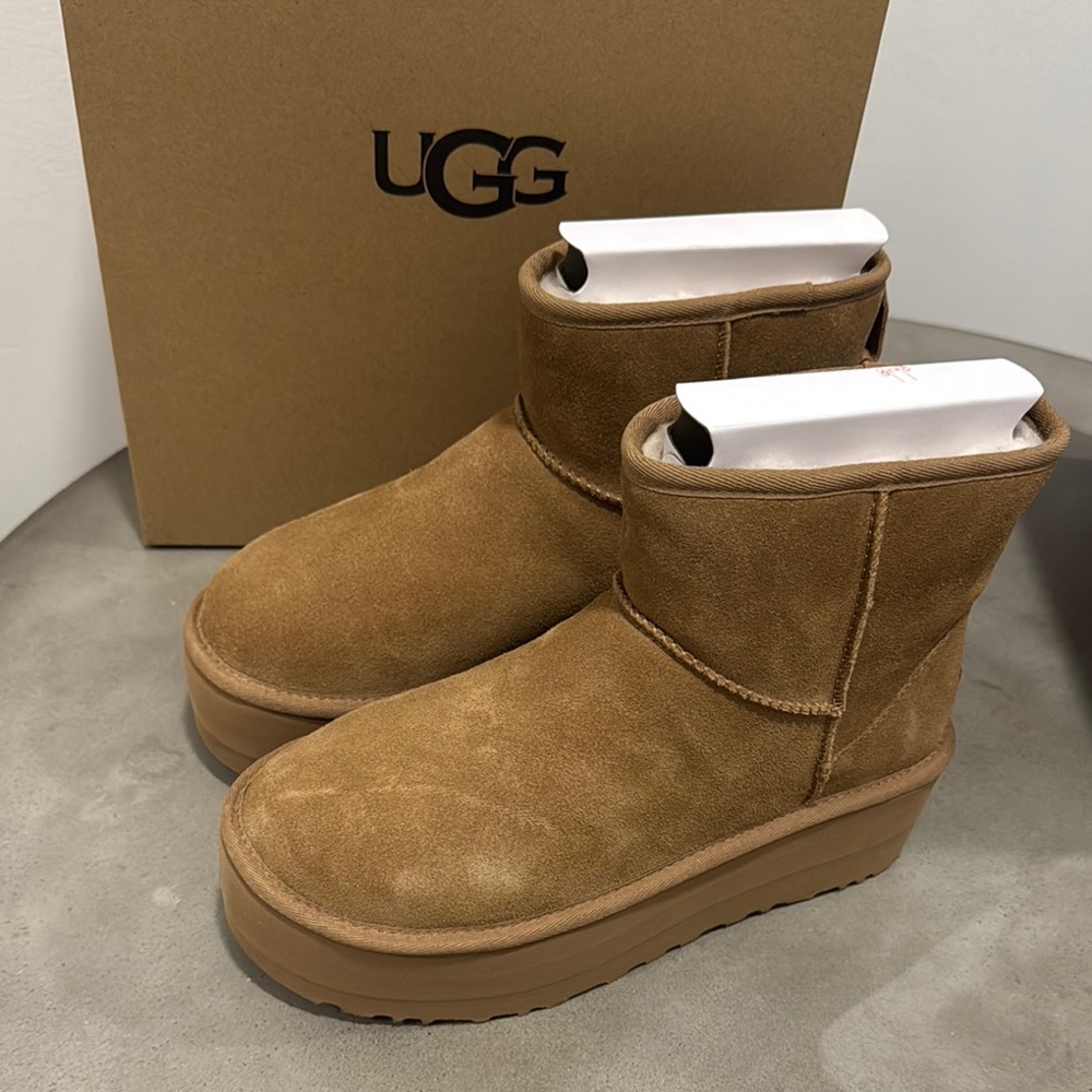 UGG Tan Ankle Boots-NEW